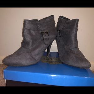 Grey boots with heel